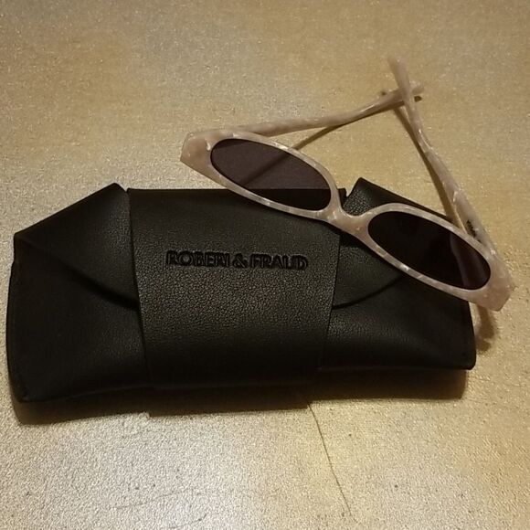 Roberi & Fraud Frances cateye Pearlized sunglasses - Picture 3 of 15